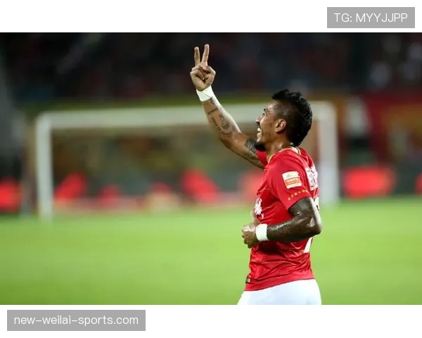 保利尼奥前插如何撕开防线并主导关键战进攻趋势